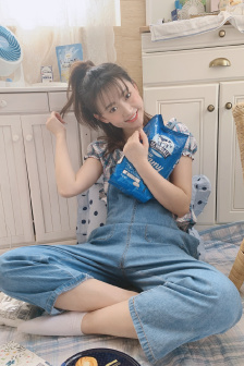 日本COMME DES GARCONS